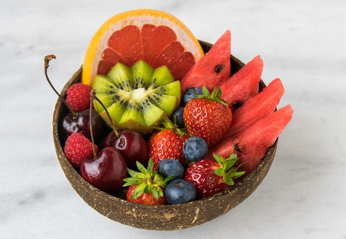 Când se mănâncă fructele – înainte sau după masă?