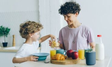 Nutriție pediatrică: alimentația sănătoasă în copilărie reprezintă fundația pentru viitor