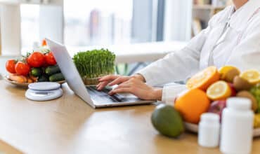 Cum slăbești de acasă, cu ajutorul unui nutriționist online?