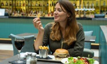 Food noise, „zgomotul” care te poate împiedica să slăbești