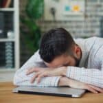 5 semne că ar trebui să-ți schimbi urgent dieta – corpul îți trimite semnale clare!