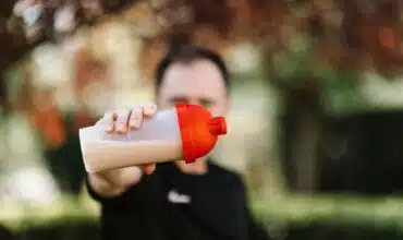 Slăbești sau te îngrași? Ce se întâmplă când bei shake-uri proteice