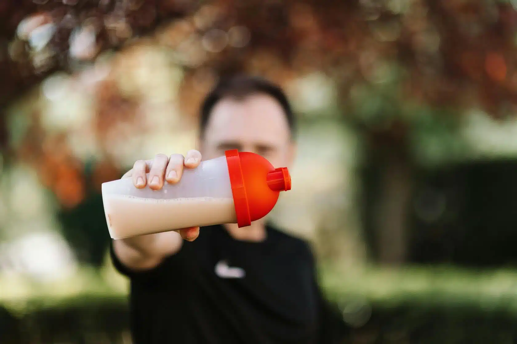 Slăbești sau te îngrași? Ce se întâmplă când bei shake-uri proteice