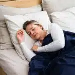 Melatonina pentru somn: când funcționează și ce efecte are